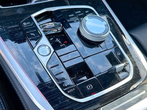 Used 2025 BMW X7 M60i w/ Executive Package image 17