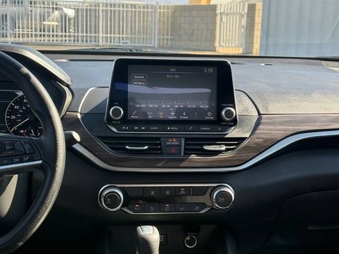 Used 2025 Nissan Altima 2.5 SV FWD image 18