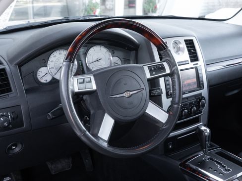 Used 2010 Chrysler 300 C image 11