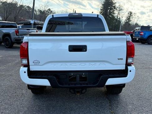 Used 2017 Toyota Tacoma TRD Sport image 4