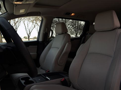 Certified 2025 Honda Odyssey EX-L image 17