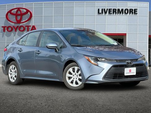 Used 2023 Toyota Corolla LE FWD image 2