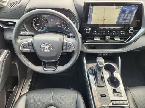 Used 2021 Toyota Highlander Platinum image 29