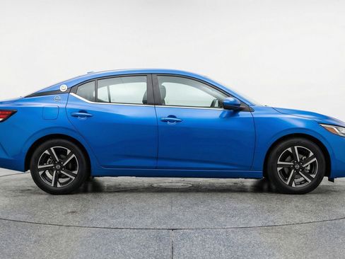 Used 2025 Nissan Sentra SV image 11