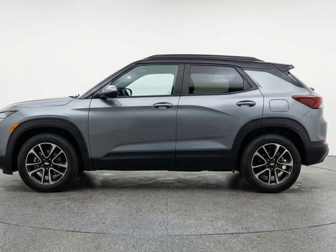 Used 2025 Chevrolet TrailBlazer LT FWD image 5