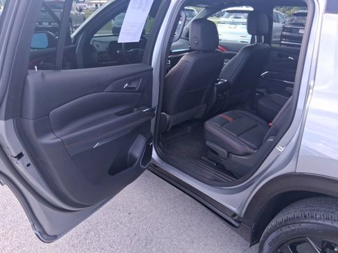 Used 2024 Chevrolet Traverse RS w/ LPO, Floor Liner Package AWD/4WD image 19