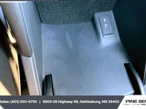 Used 2024 Volkswagen Atlas SE image 24