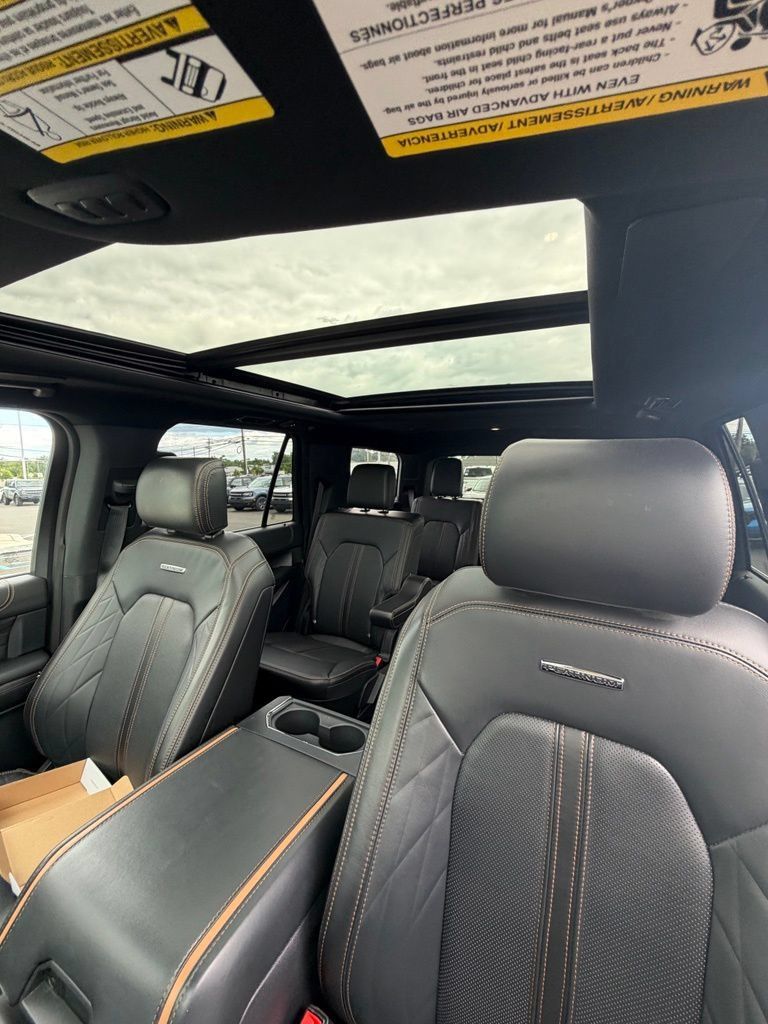Used 2022 Ford Expedition Platinum AWD/4WD image 15