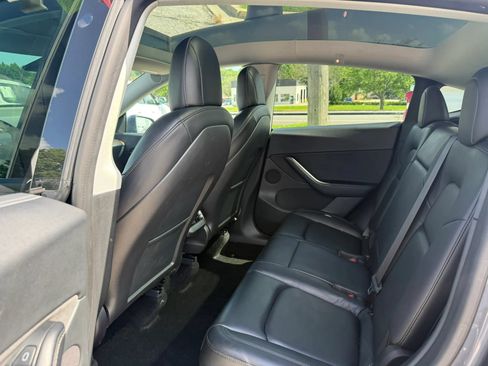 Used 2022 Tesla Model Y Long Range AWD/4WD image 12