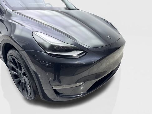 Used 2024 Tesla Model Y Long Range AWD/4WD image 17