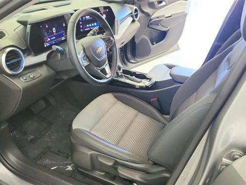 Used 2024 Chevrolet Trax LT w/ Driver Confidence Package FWD image 22