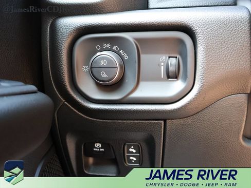 Used 2025 RAM 1500 Big Horn AWD/4WD image 30