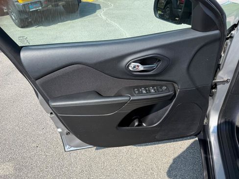 Used 2014 Jeep Cherokee Sport FWD image 24