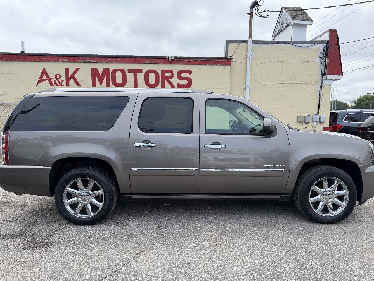 Used 2012 GMC Yukon XL Denali AWD/4WD image 9