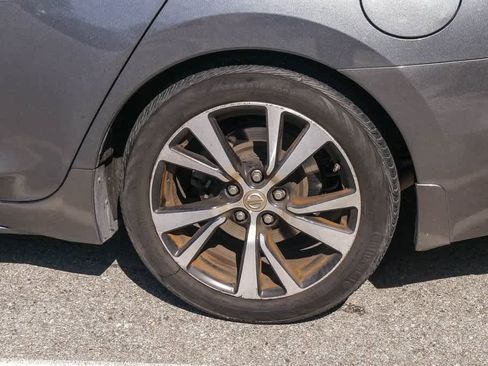 Used 2018 Nissan Maxima Platinum image 6