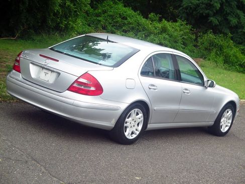 Used 2003 Mercedes-Benz E 320 Sedan image 27