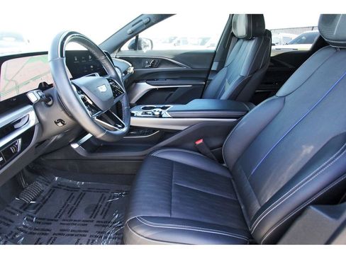 Used 2025 Cadillac Lyriq Sport image 6