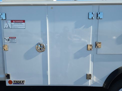 New 2024 RAM 5500 Tradesman image 18