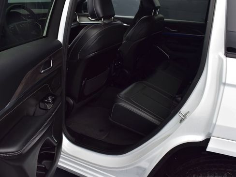 Used 2023 Jeep Grand Cherokee Overland image 10