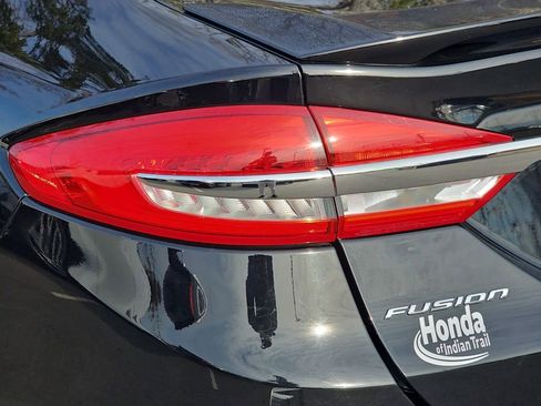 Used 2018 Ford Fusion SE image 38