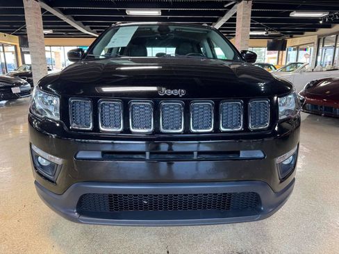Used 2018 Jeep Compass Latitude w/ Popular Equipment Group FWD image 2