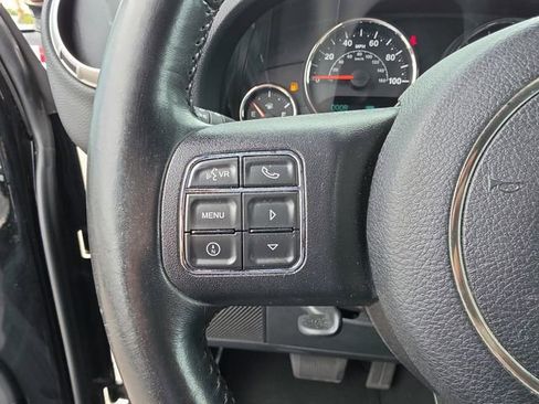 Used 2016 Jeep Wrangler Unlimited Sahara w/ Connectivity Group AWD/4WD image 18