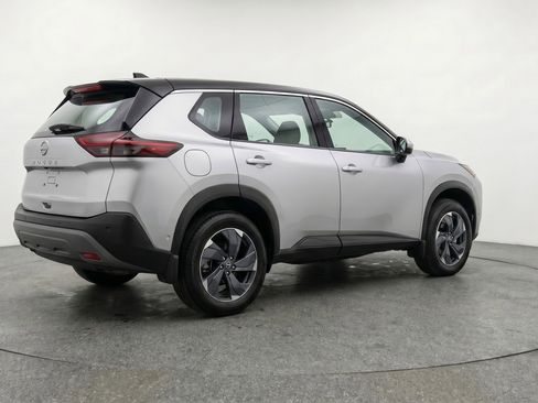 Used 2025 Nissan Rogue SV image 9