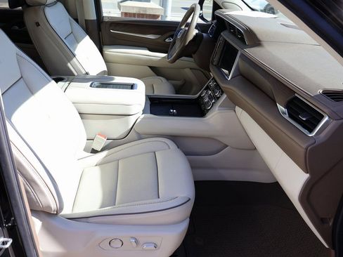 Used 2021 GMC Yukon Denali w/ Denali Premium Package image 14