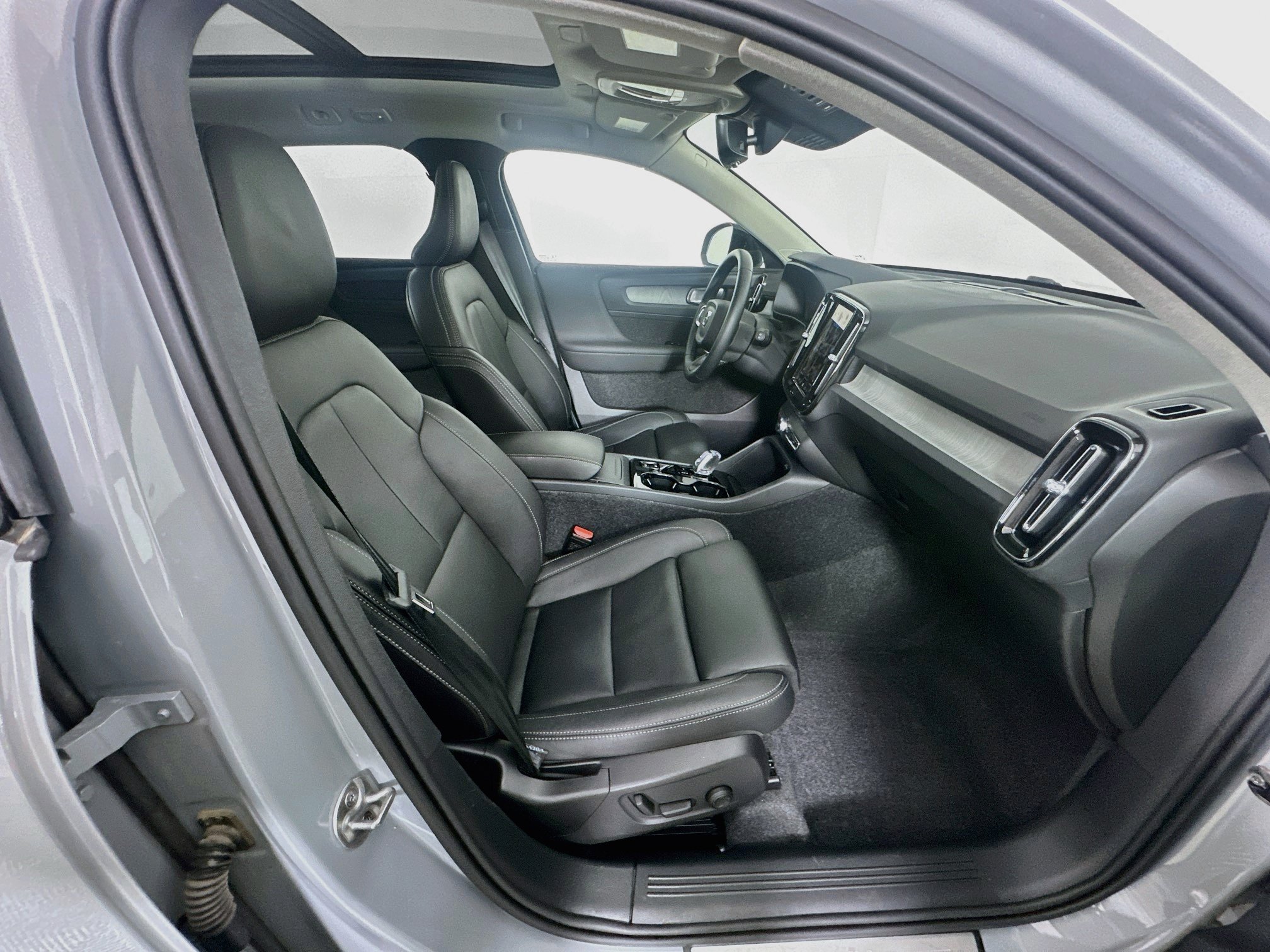 Used 2026 Volvo XC40 B5 Plus AWD/4WD image 34