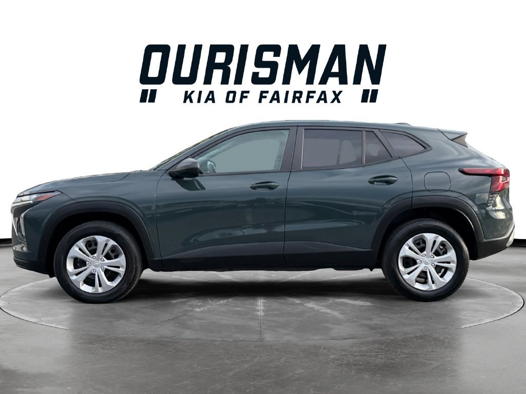 Used 2025 Chevrolet Trax LS w/ Driver Confidence Package FWD image 3