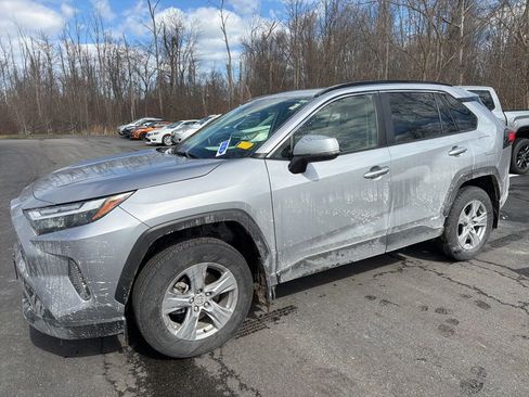 Used 2024 Toyota RAV4 XLE w/ Convenience Package image 4