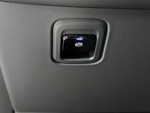 Used 2025 Maserati Grecale Modena image 11