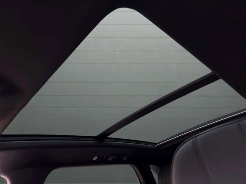 Used 2024 Bentley Bentayga Extended Wheelbase image 18