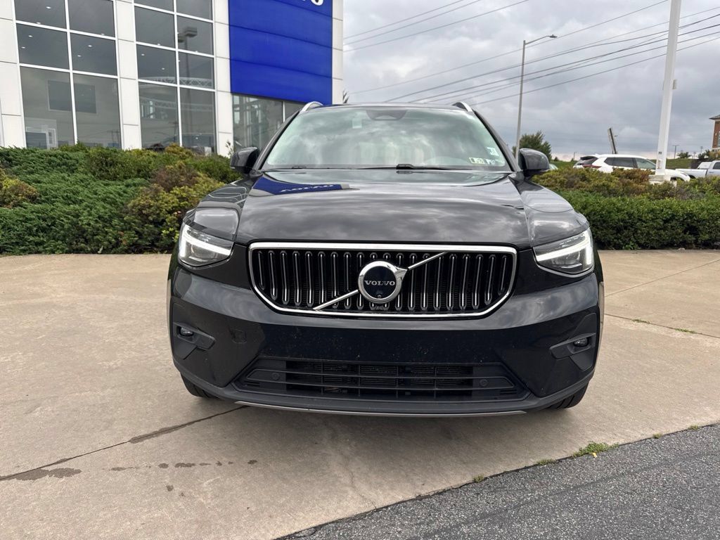 Certified 2025 Volvo XC40 B5 Plus w/ Protection Package Premier AWD/4WD image 2