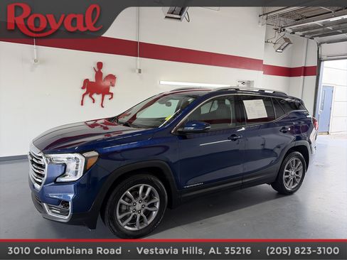 Used 2022 GMC Terrain SLT w/ Infotainment Package II FWD image 1