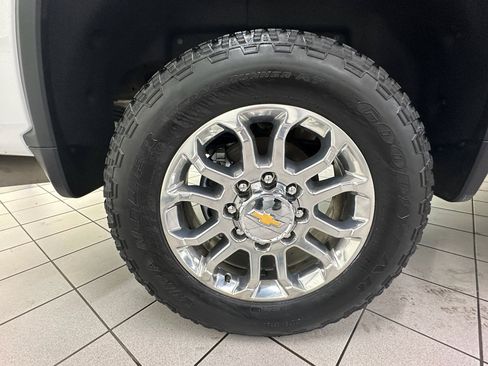 Certified 2025 Chevrolet Silverado 2500 LTZ w/ LTZ Premium Package image 40