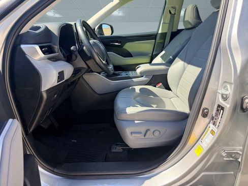 Used 2022 Toyota Highlander XLE image 5