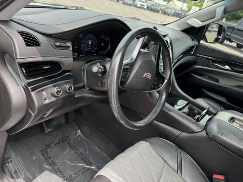 Used 2017 Cadillac Escalade ESV Premium Luxury AWD/4WD image 17
