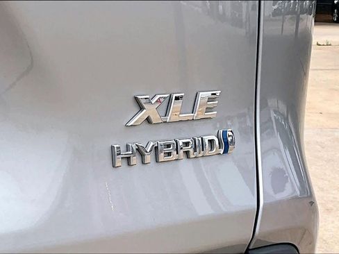 Used 2021 Toyota RAV4 XLE w/ Convenience Package AWD/4WD image 10