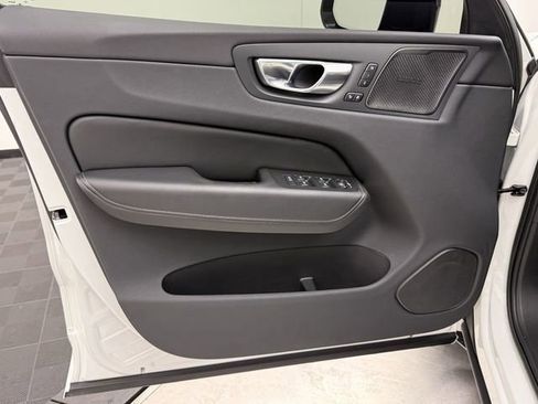 Certified 2023 Volvo XC60 B5 Ultimate w/ Climate Package image 10