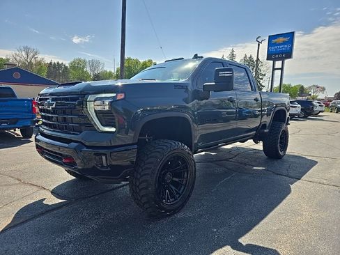 Used 2025 Chevrolet Silverado 2500 LTZ w/ Trail Boss Package AWD/4WD image 2
