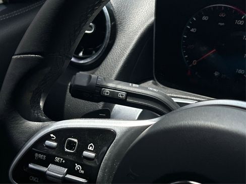 Used 2021 Mercedes-Benz GLB 250 4MATIC w/ Premium Package image 34