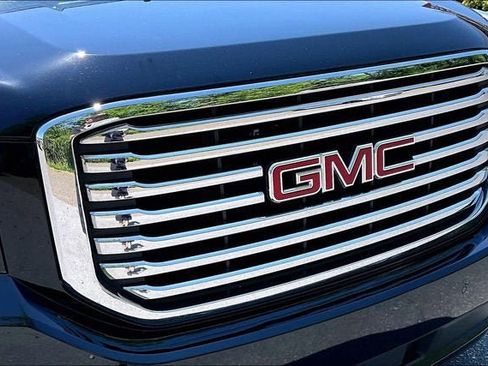 Used 2018 GMC Yukon SLT w/ Premium Edition AWD/4WD image 29