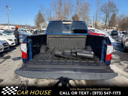 Used 2019 Nissan Titan SV w/ SV Convenience Package image 17