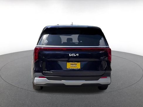 Used 2026 Kia Carnival FWD image 12