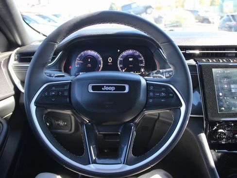 Used 2023 Jeep Grand Cherokee Altitude image 12
