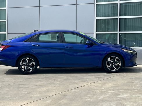 Used 2023 Hyundai Elantra SEL w/ Convenience Package FWD image 3