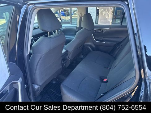 Used 2021 Toyota RAV4 LE image 11