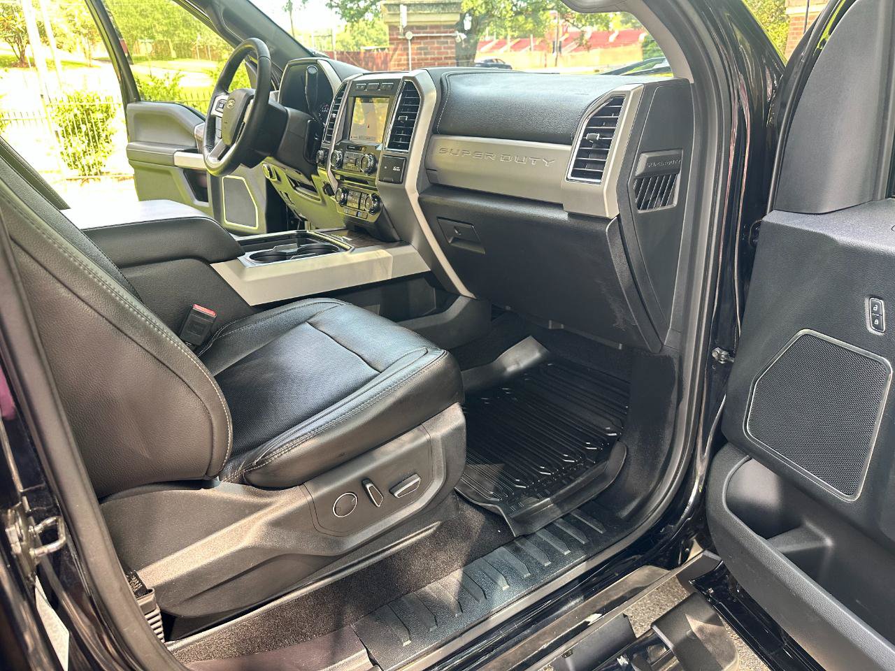 Used 2018 Ford F350 Lariat w/ Lariat Ultimate Package AWD/4WD image 24