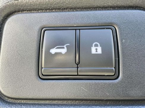 Used 2023 Nissan Pathfinder SL image 11